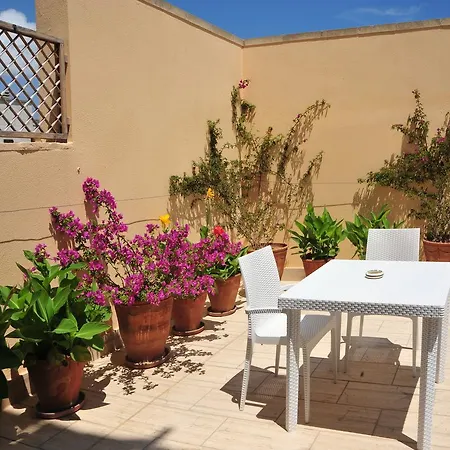 Πανσιόν Cala Dei Normanni - Sulle Mura 4*